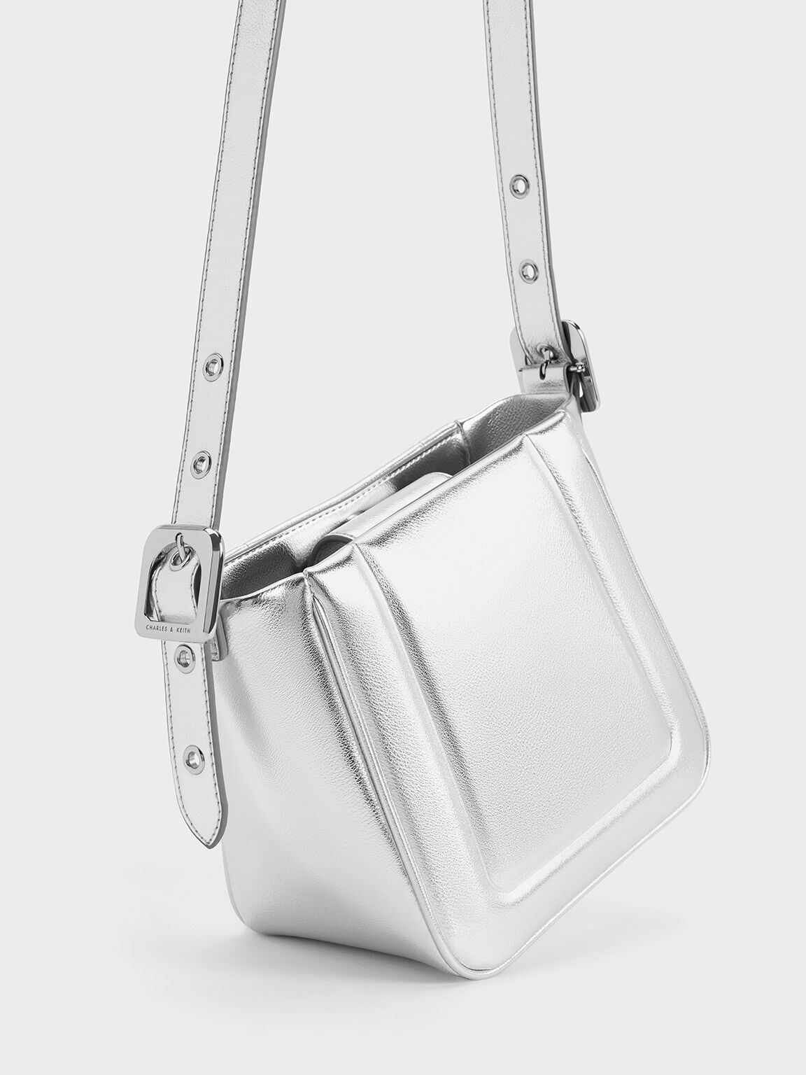 Silver on sale bucket bag