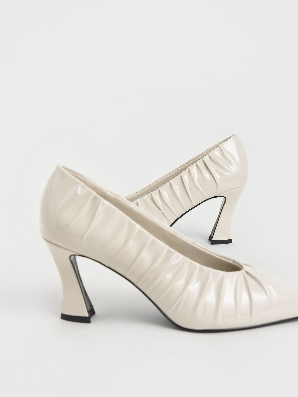 deep v cut pumps