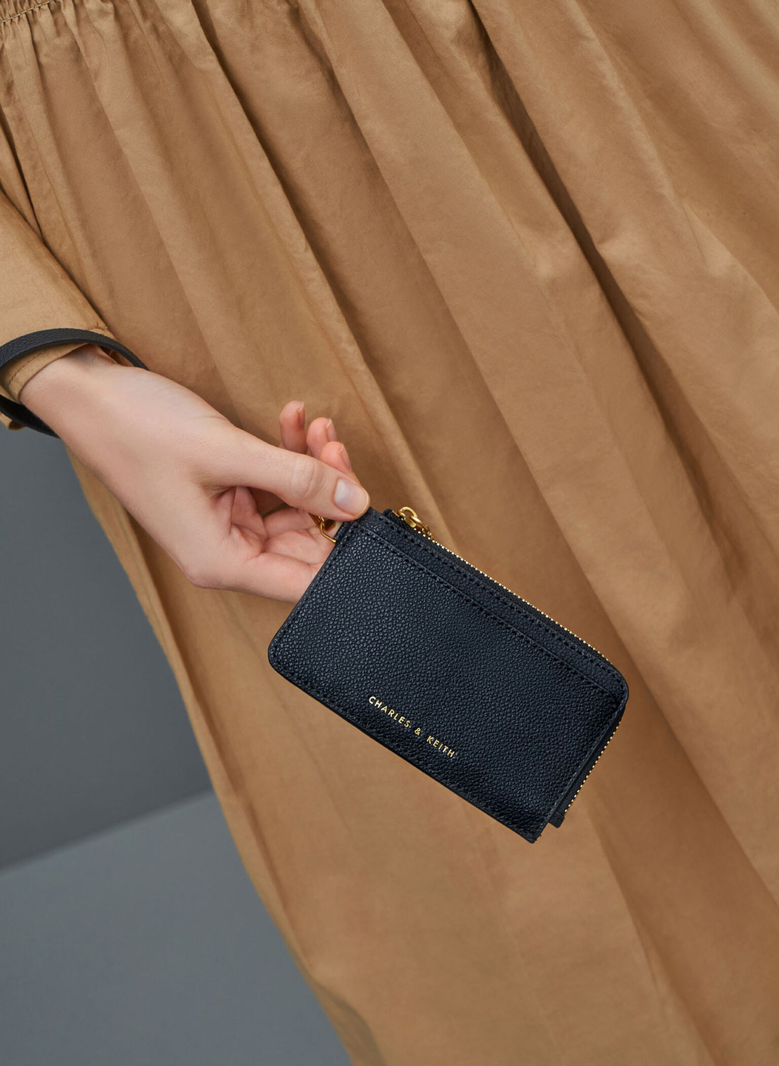 Dixie Multi-Slot Wristlet Card Holder, Black, hi-res