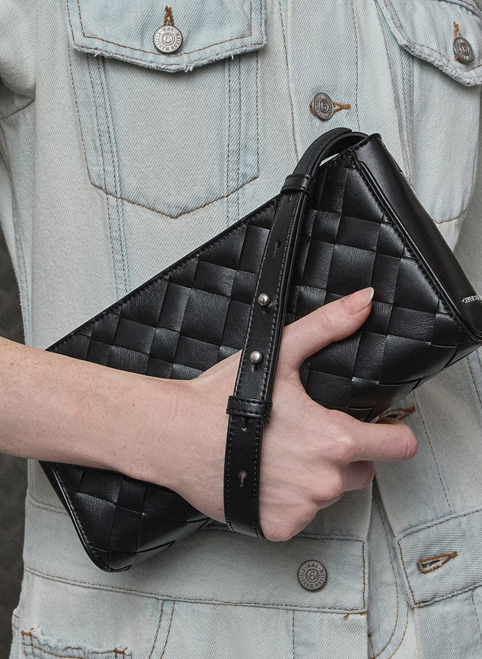 Ivette Woven Elongated Shoulder Bag, Noir, hi-res