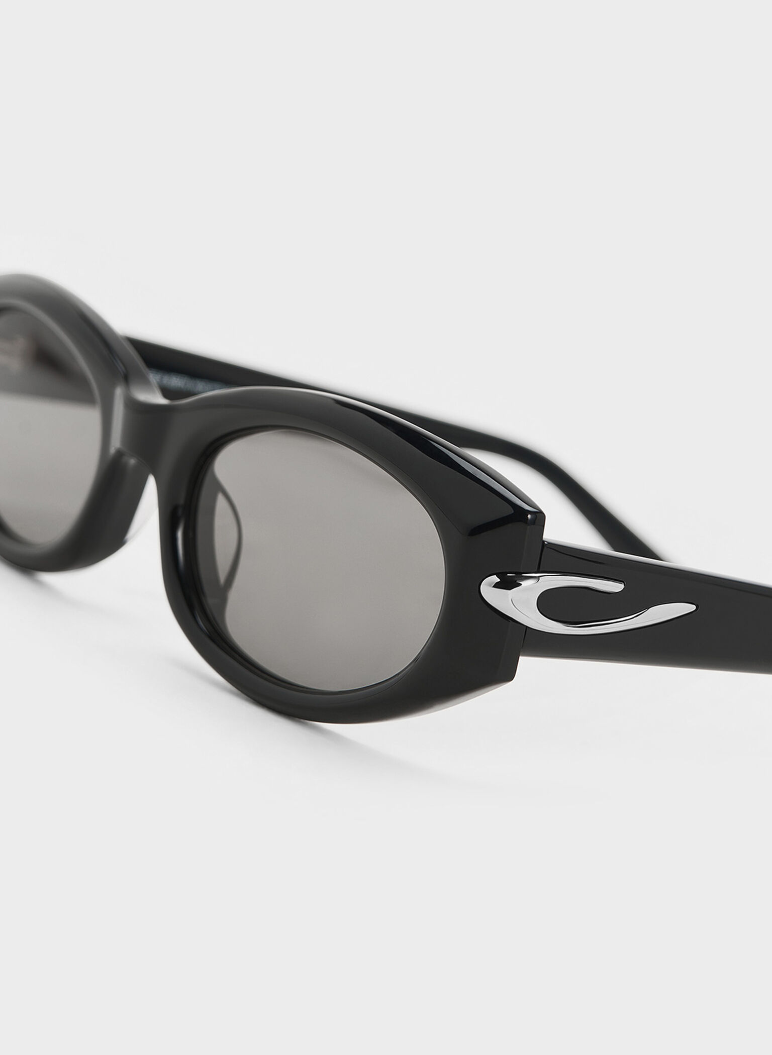 Edie Oval Sunglasses, Black, hi-res