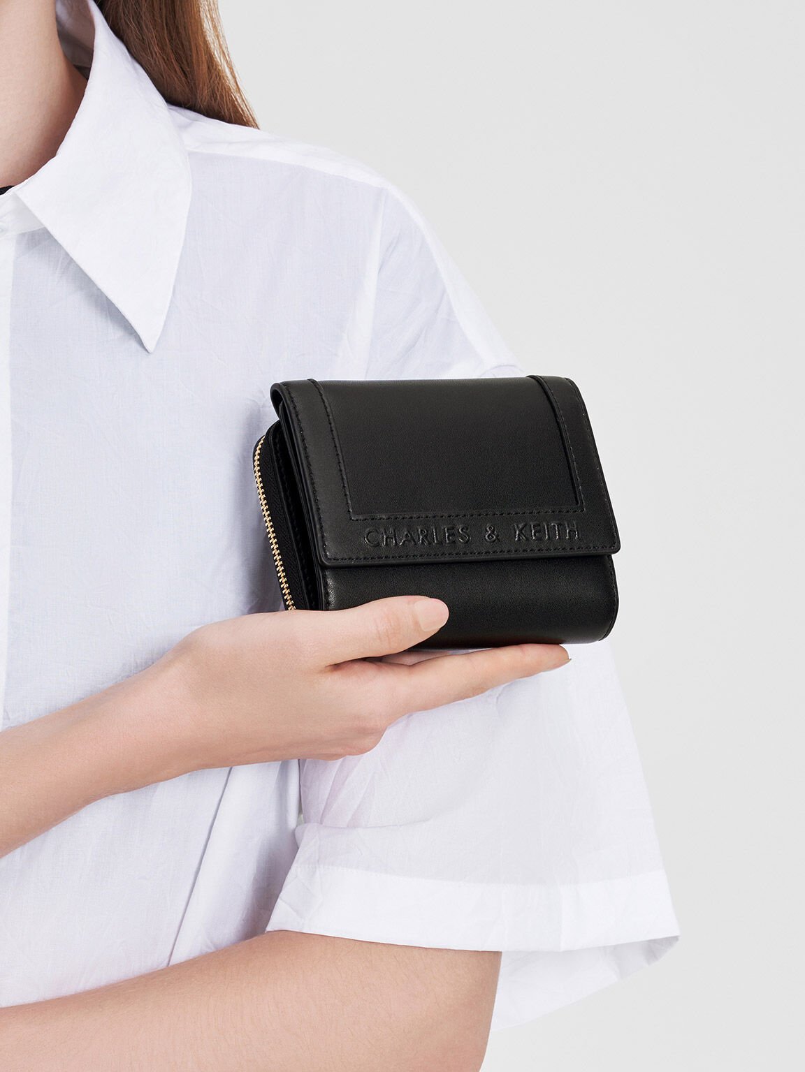 Charles and keith chain detail clutch 2025
