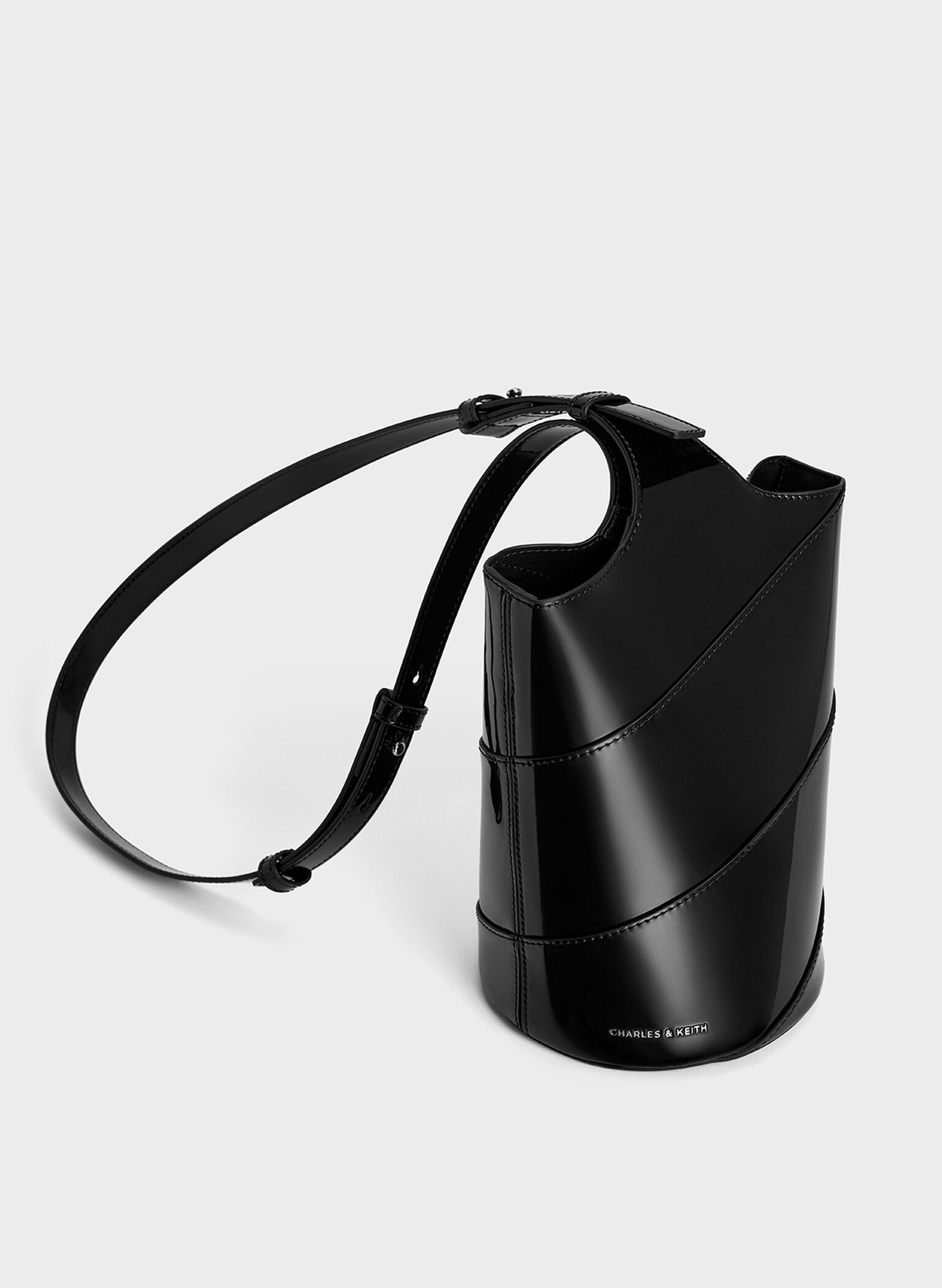 Trin Patent Cylindrical Bucket Bag, Noir, hi-res