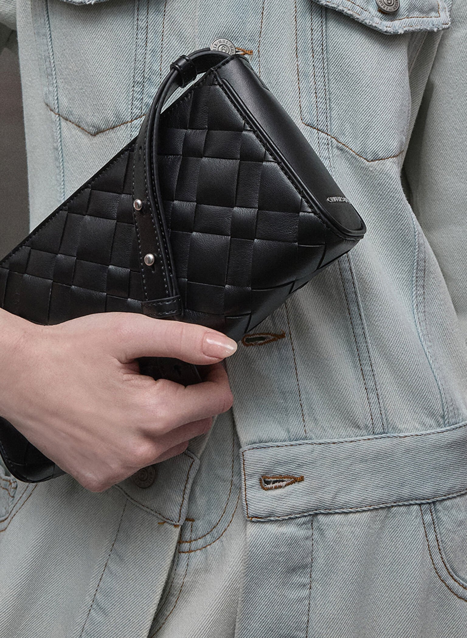 Ivette Woven Elongated Shoulder Bag, Noir, hi-res