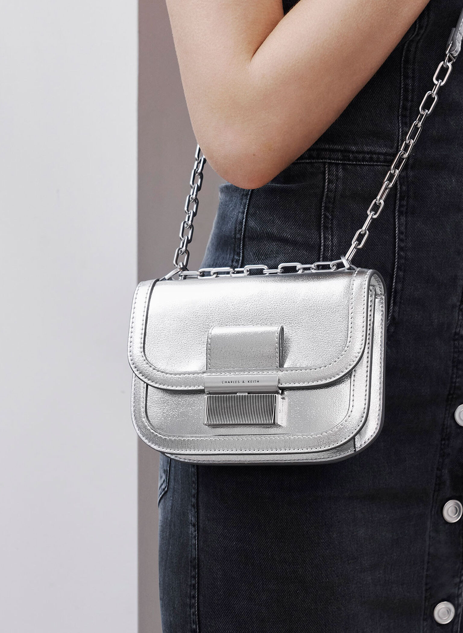Charlot Metallic Chain Strap Bag, Silver, hi-res