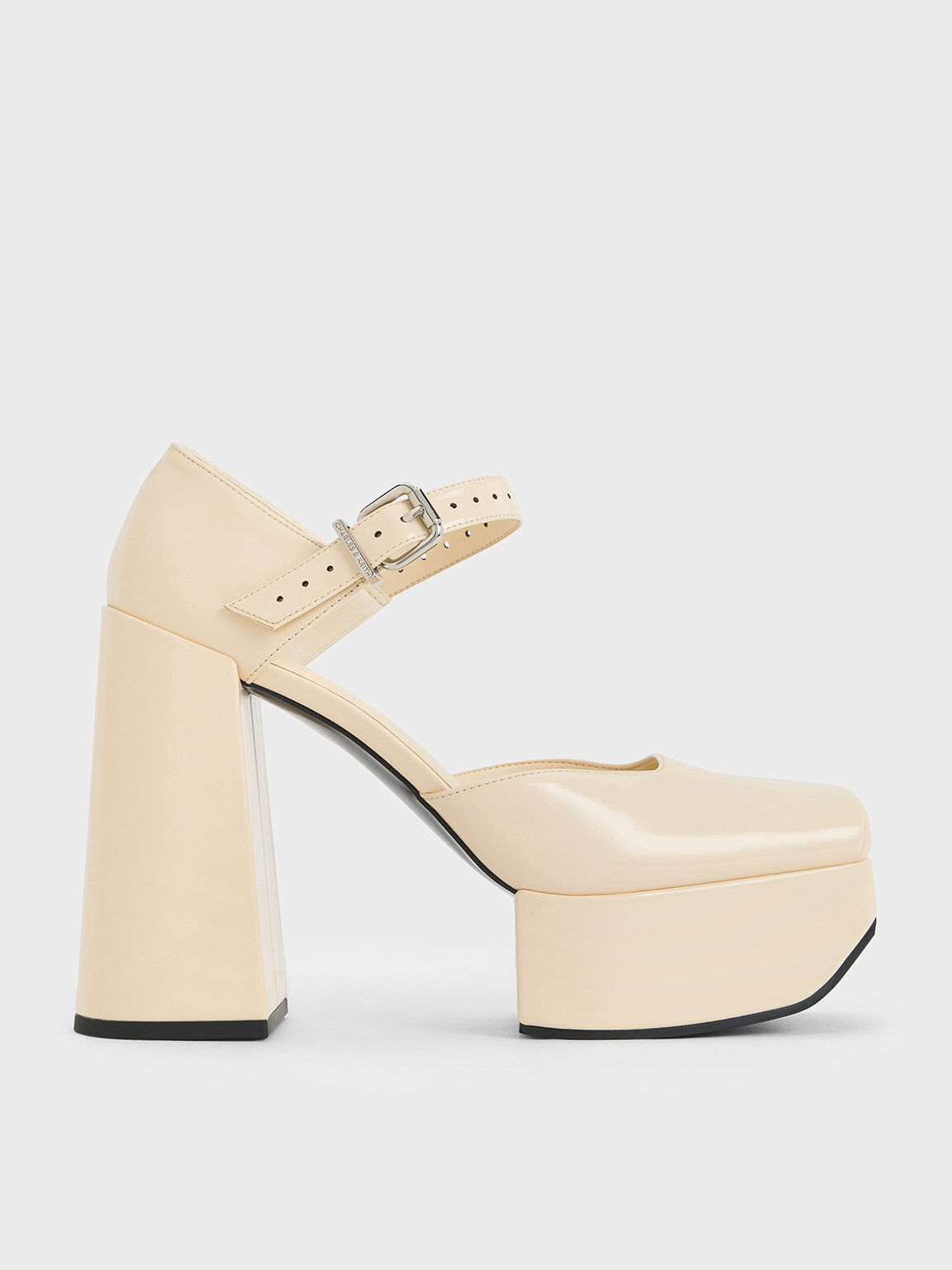 Beige pumps platform 2025