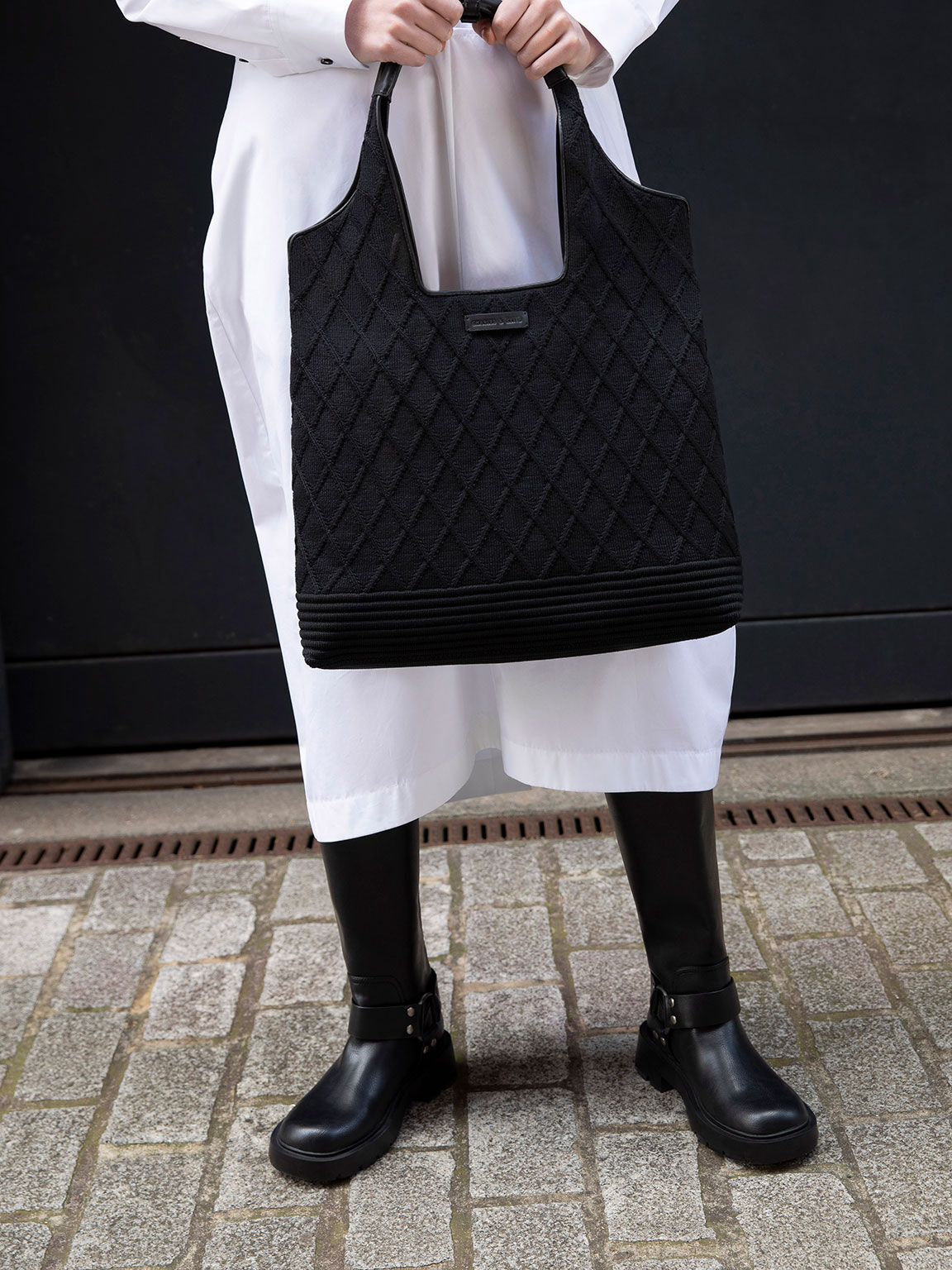 Black quilted tote bag deals