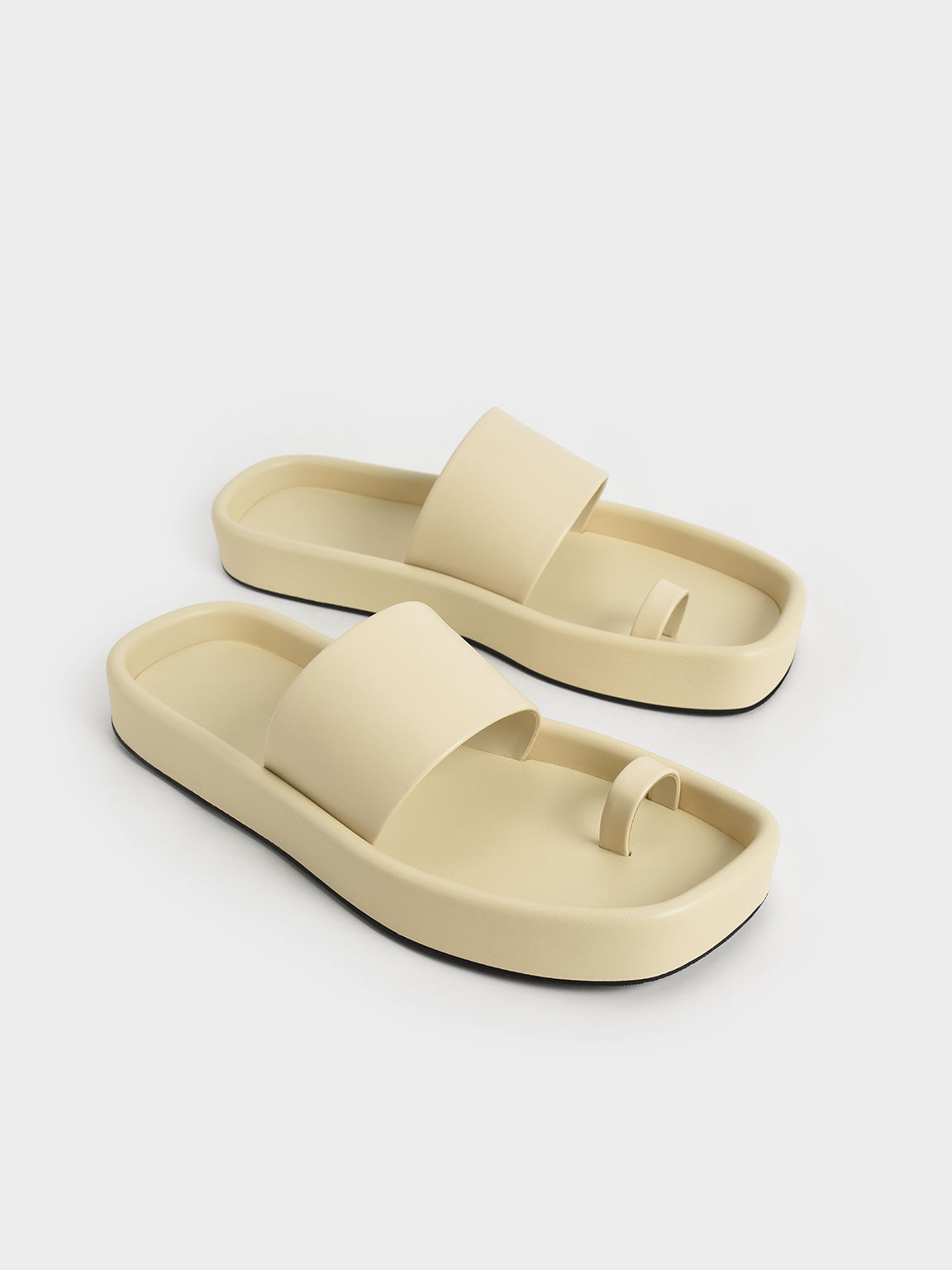 Lilou Toe-Ring Flat Sandals, Yellow, hi-res