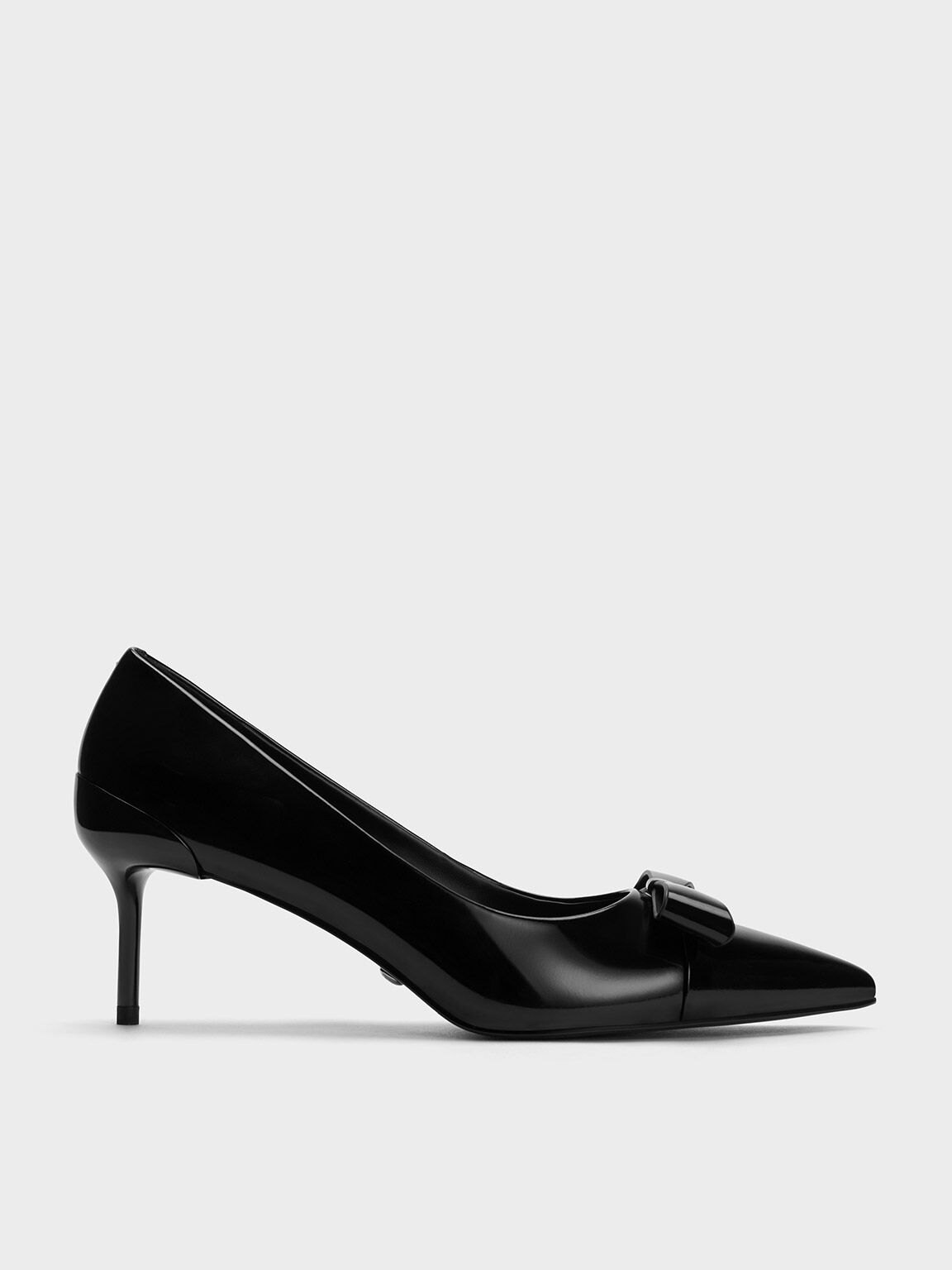 Black closed toe heels best sale near me
