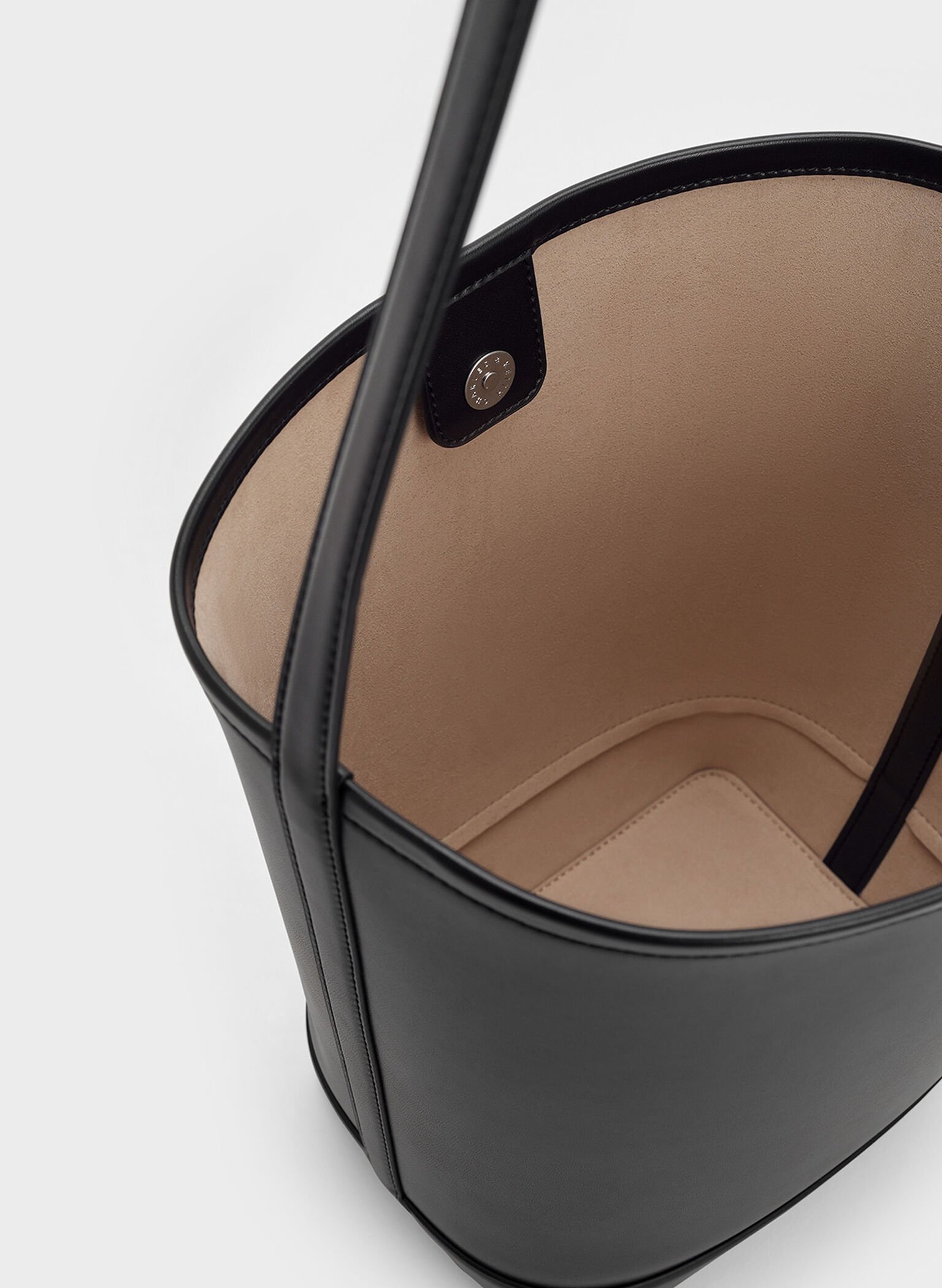 Enola Elongated Bucket Bag, Noir, hi-res