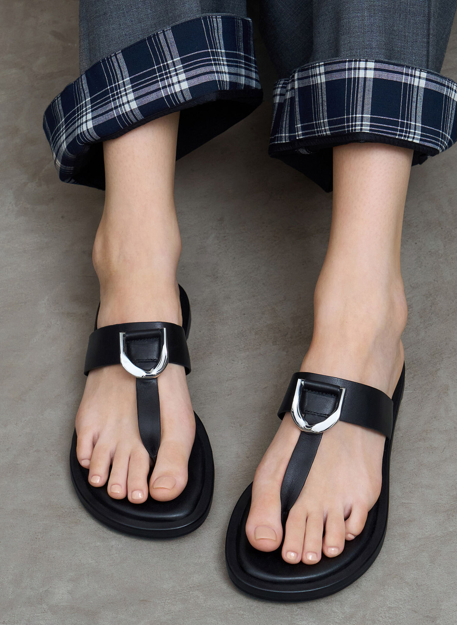 Gabine Leather Thong Sandals, Black, hi-res