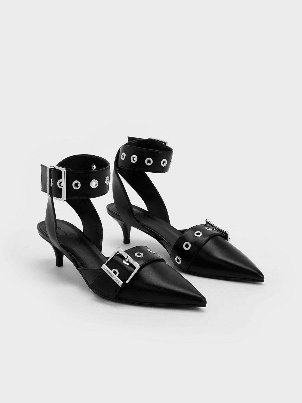 Black pumps sales with buckle