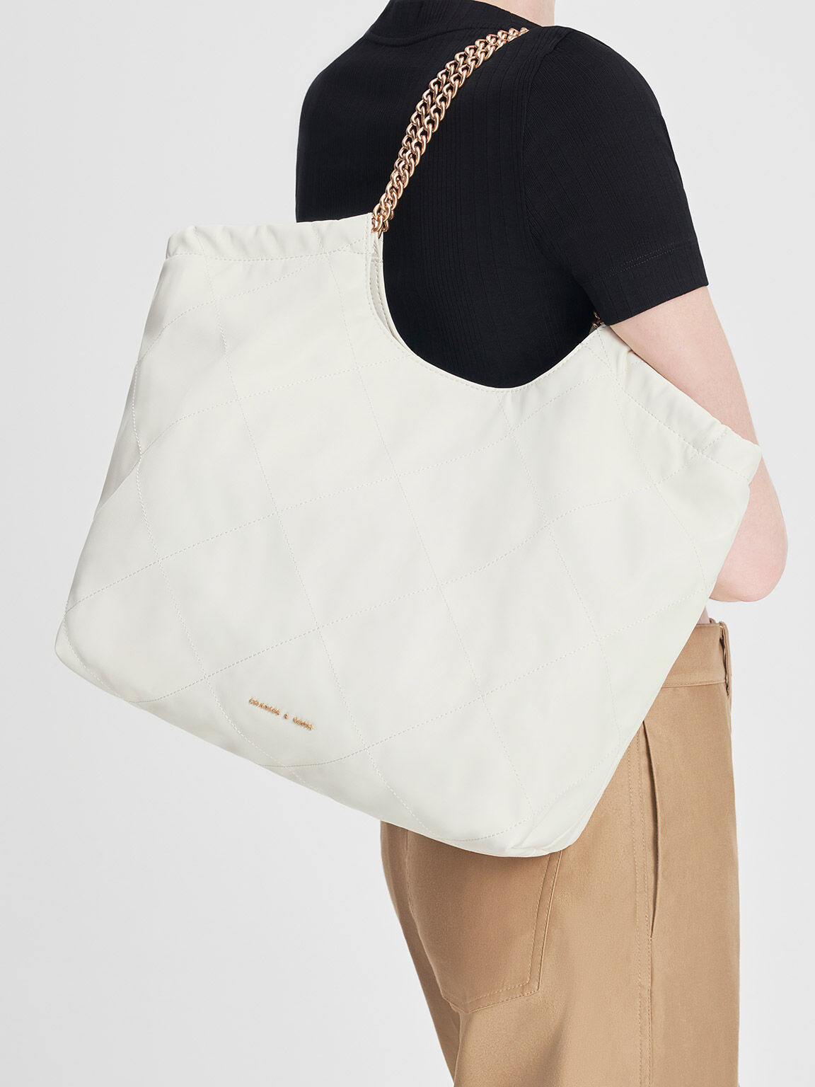 Chain new arrivals tote bag