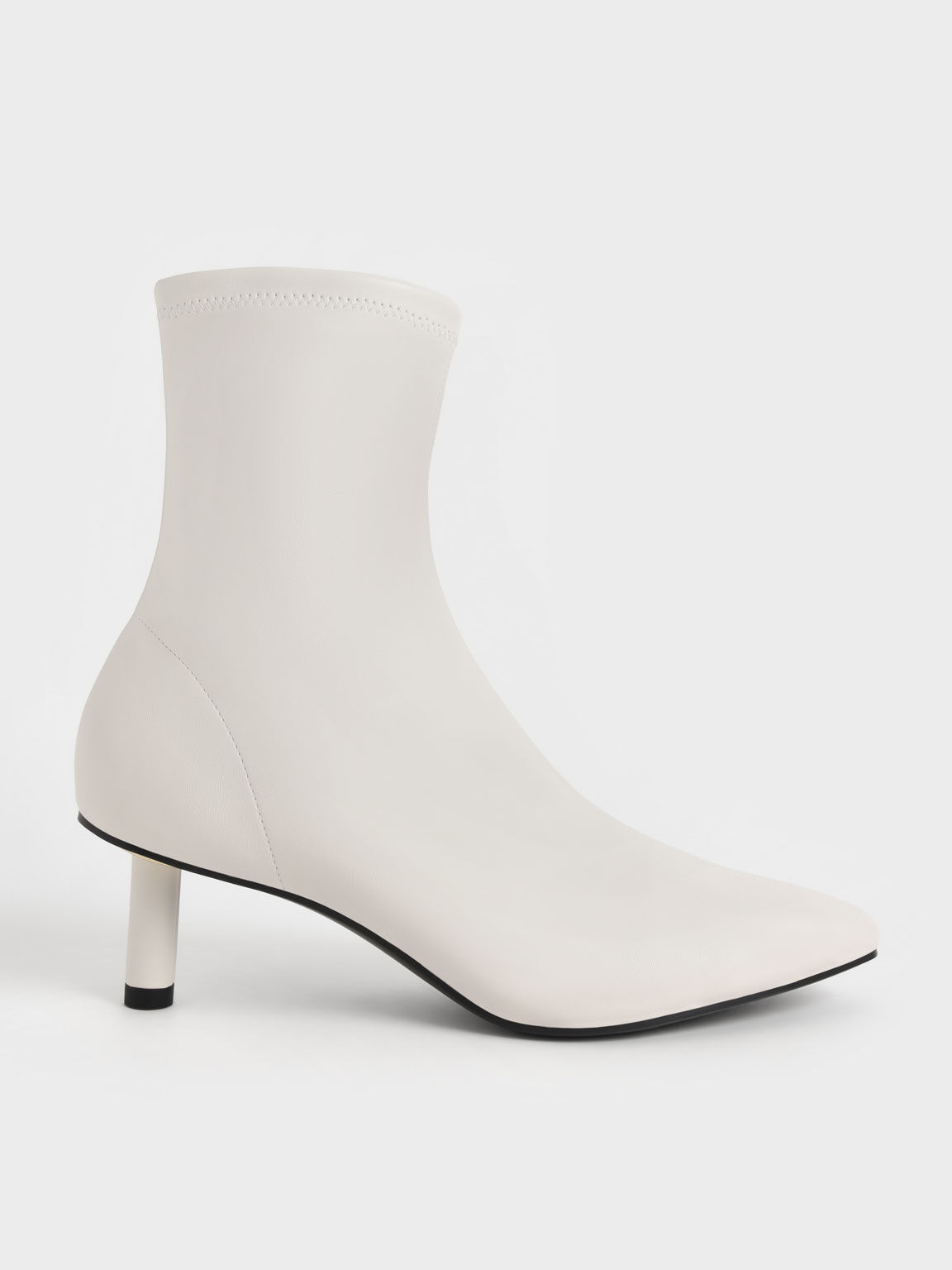 White boots shop kitten heel