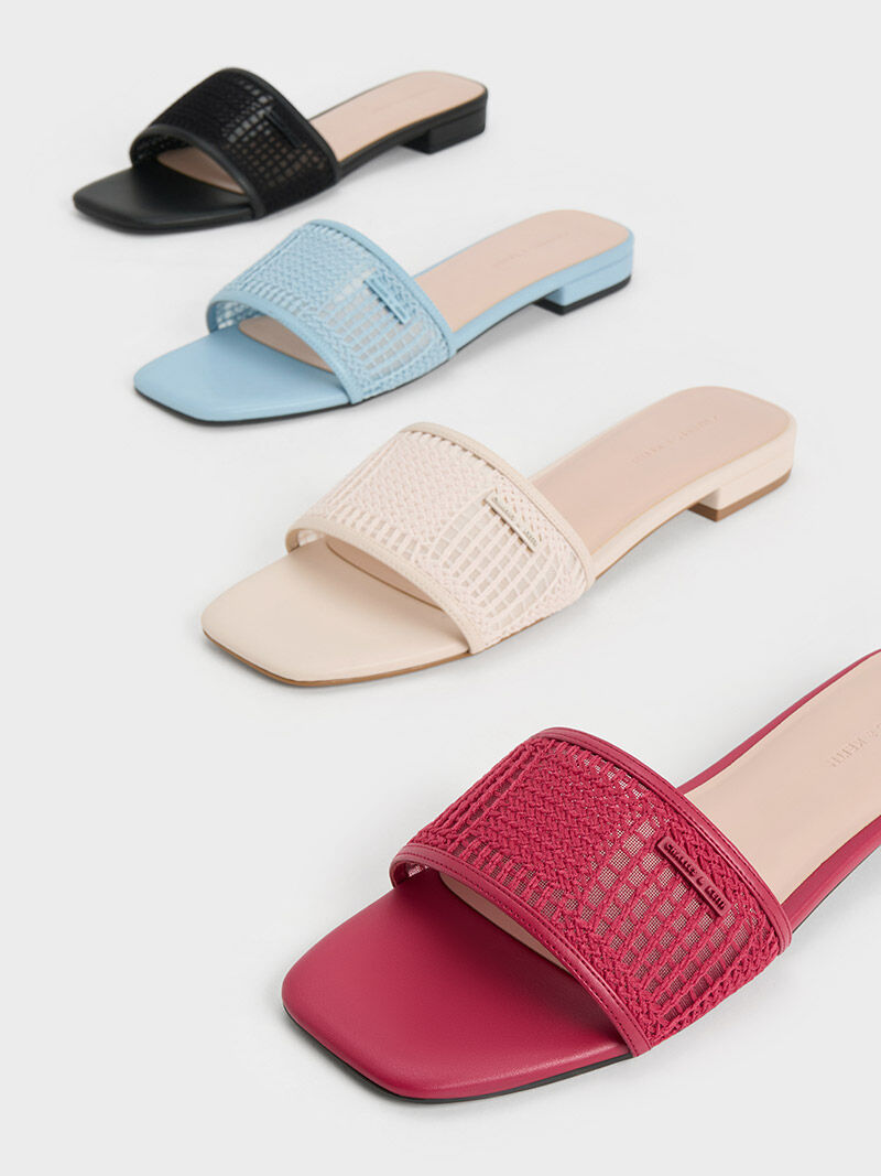 Mesh outlet flip flops