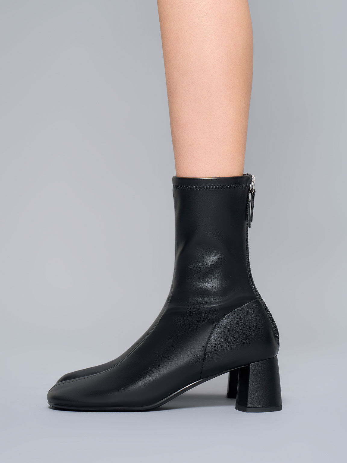 Round toe heeled top ankle boots