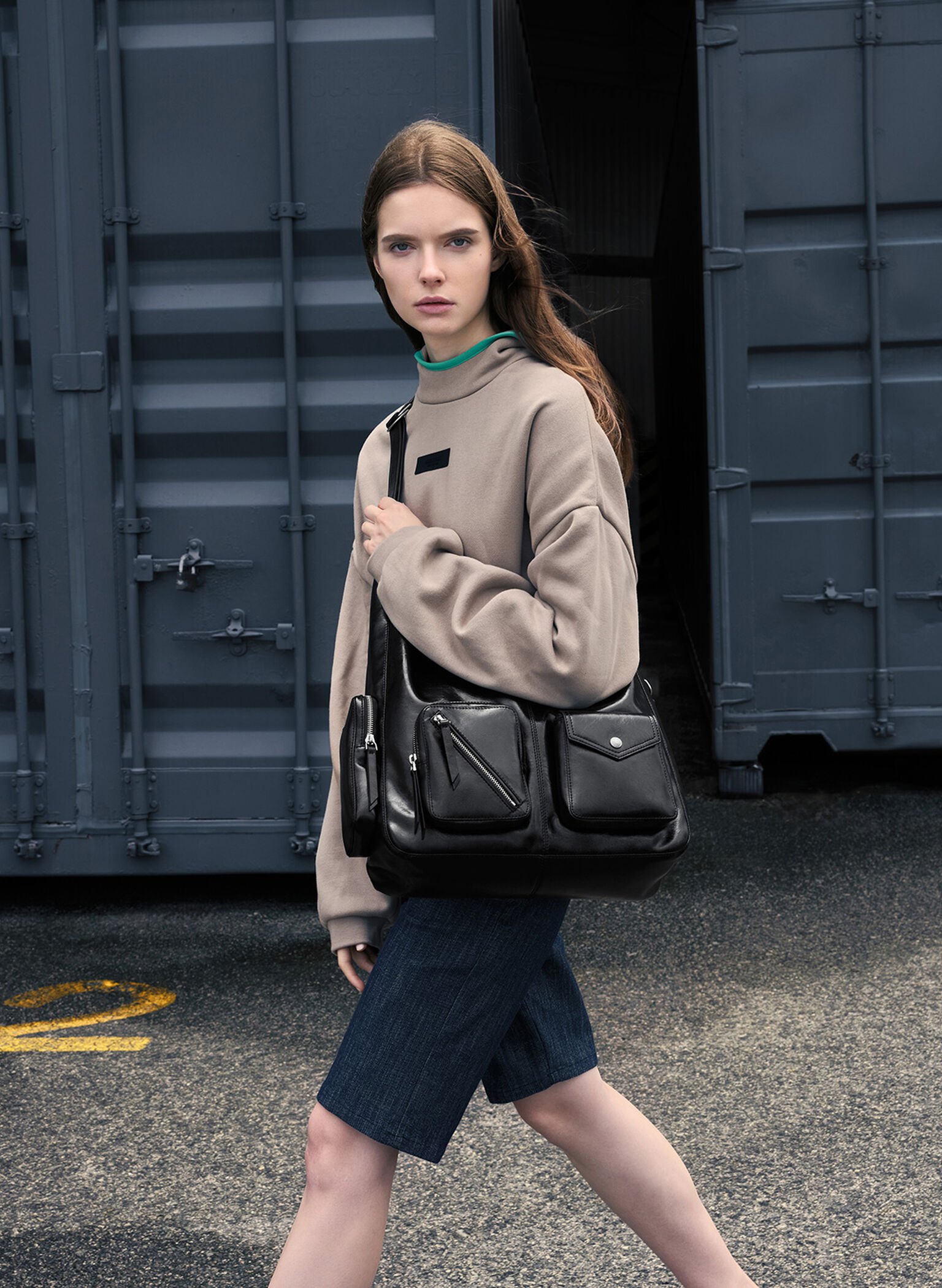 Thora Crinkle-Effect Multi-Pocket Hobo Bag, Noir, hi-res