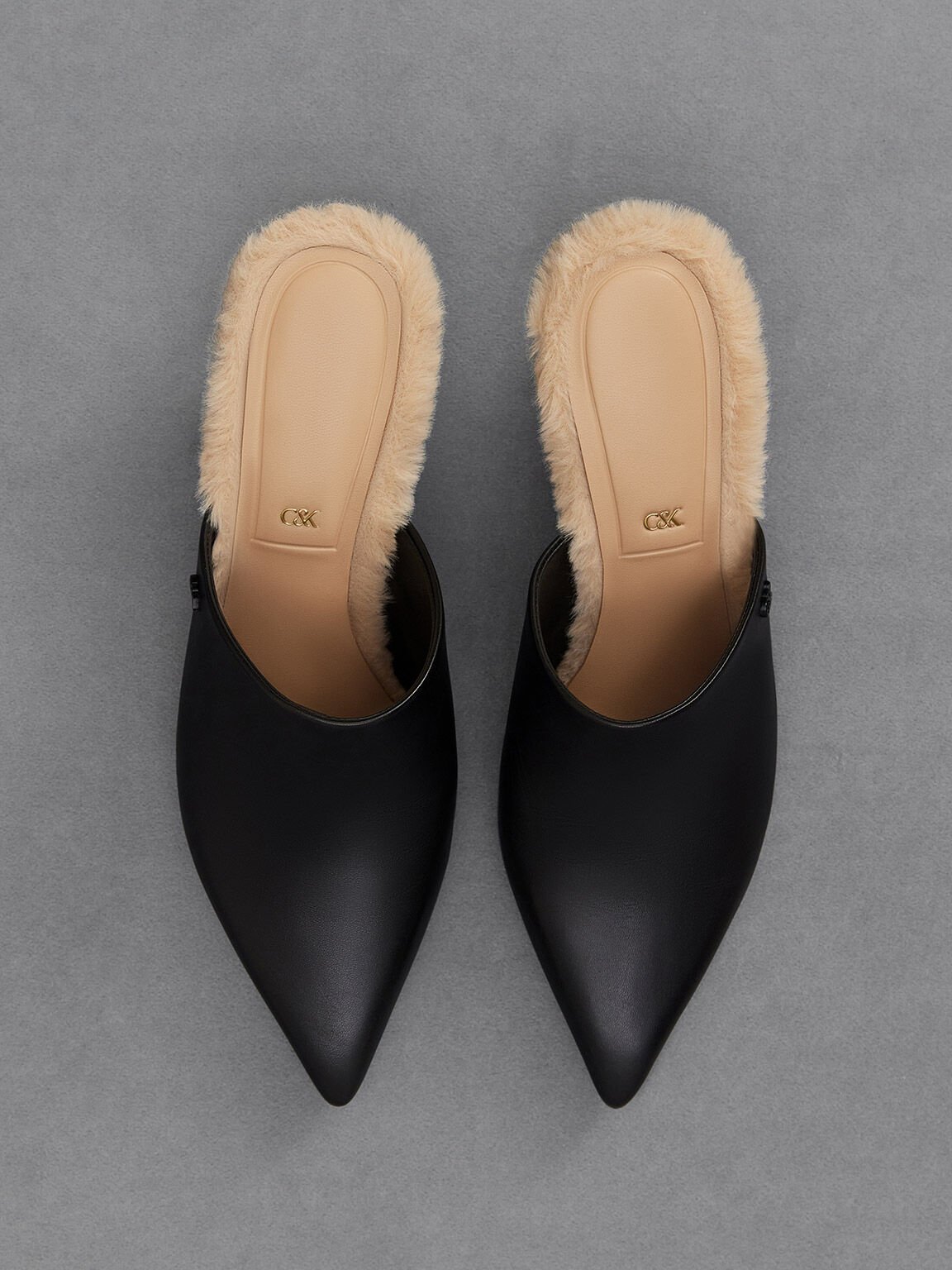Black mules shop with fur