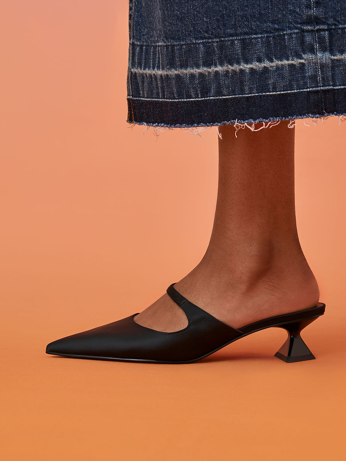 Asymmetric Sculptural Heel Pumps - Black