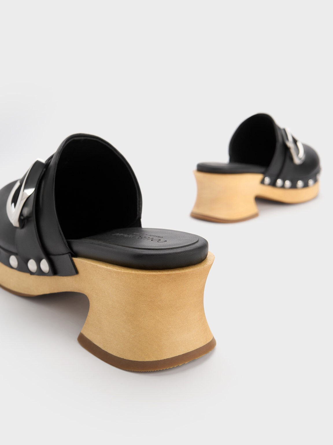 Ferragamo clogs 2025