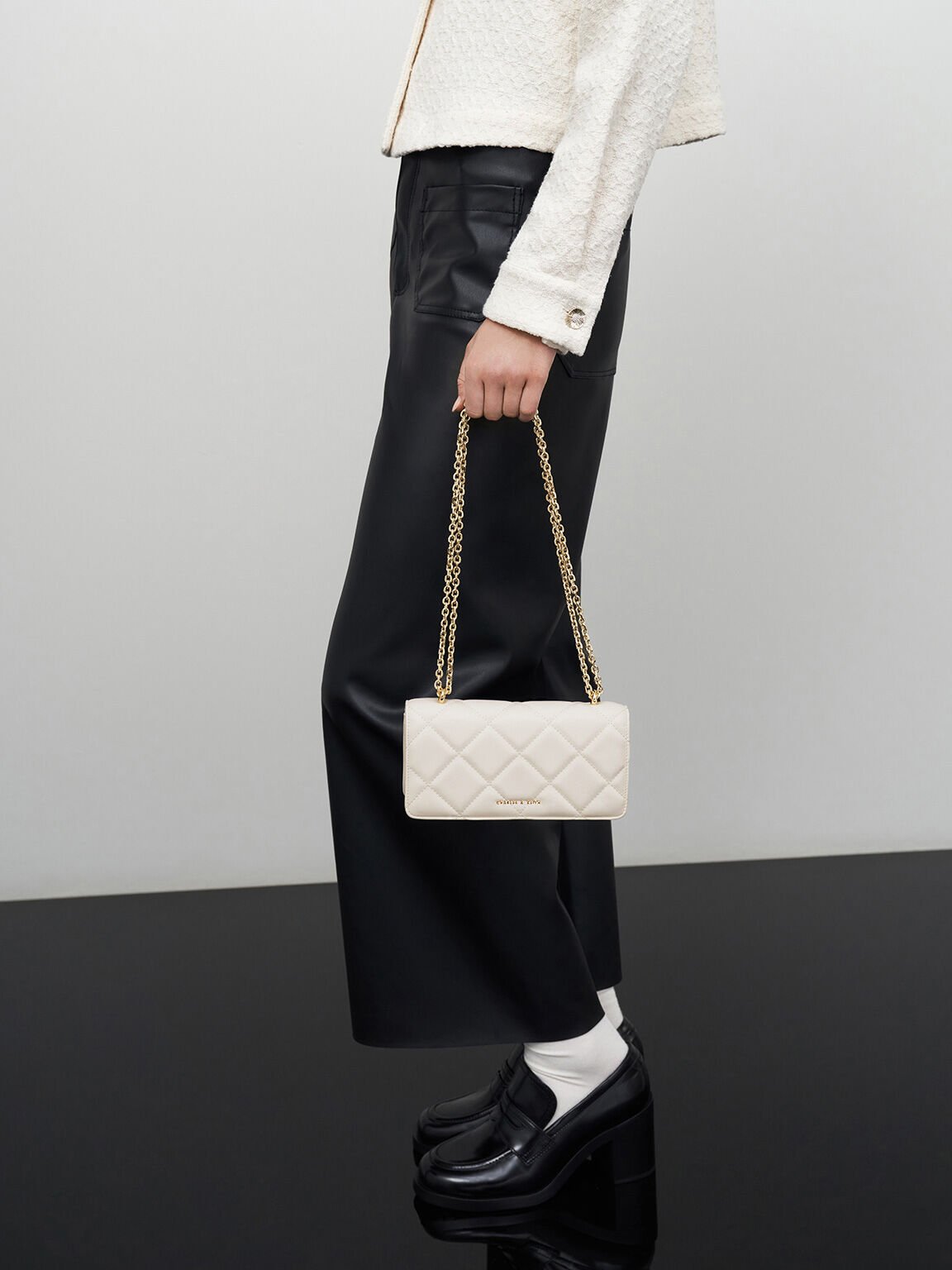 Paffuto Chain Handle Quilted Long Wallet Cream