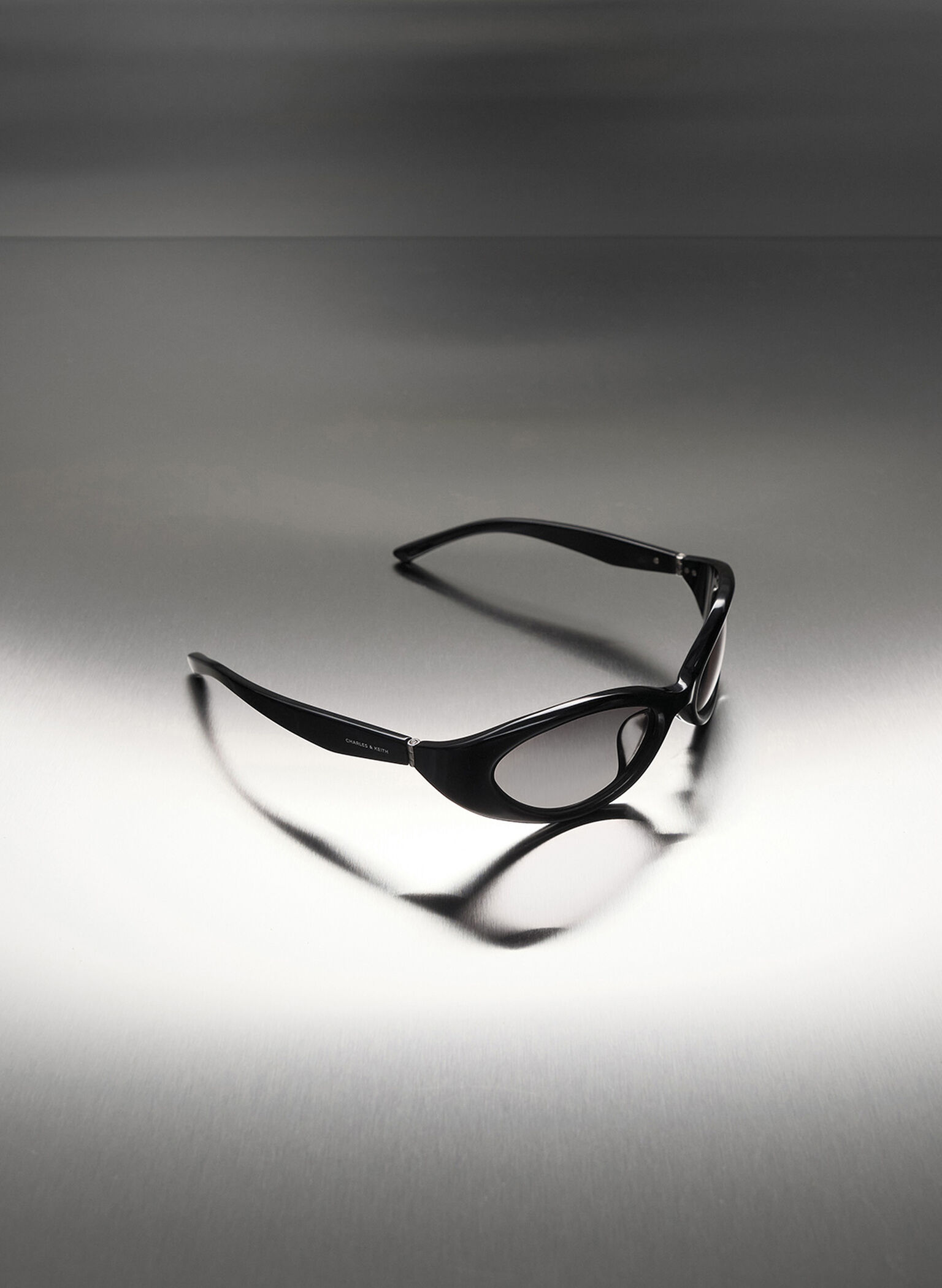 Eden Oval Sports Sunglasses, Black, hi-res