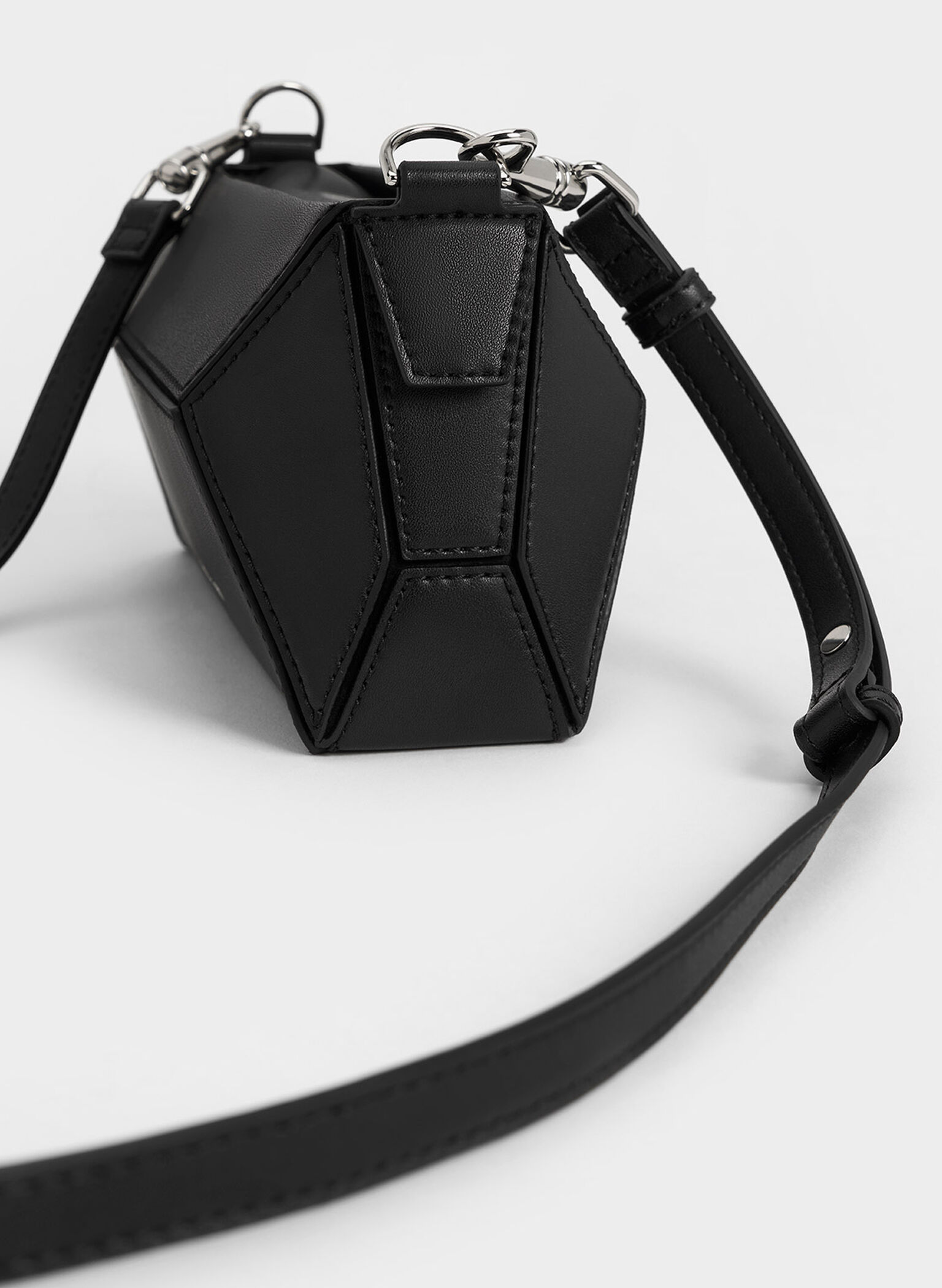 Nasrin Geometric Chain-Handle Shoulder Bag, Noir, hi-res