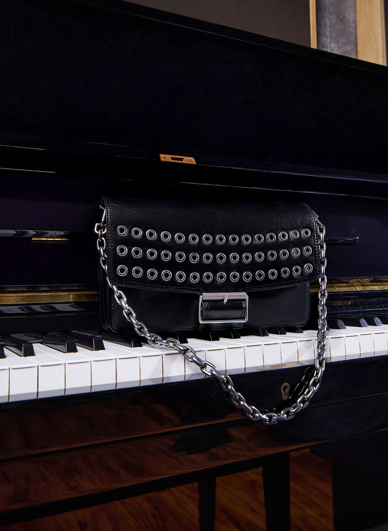 Liv Grommet Chain-Handle Shoulder Bag, Noir, hi-res