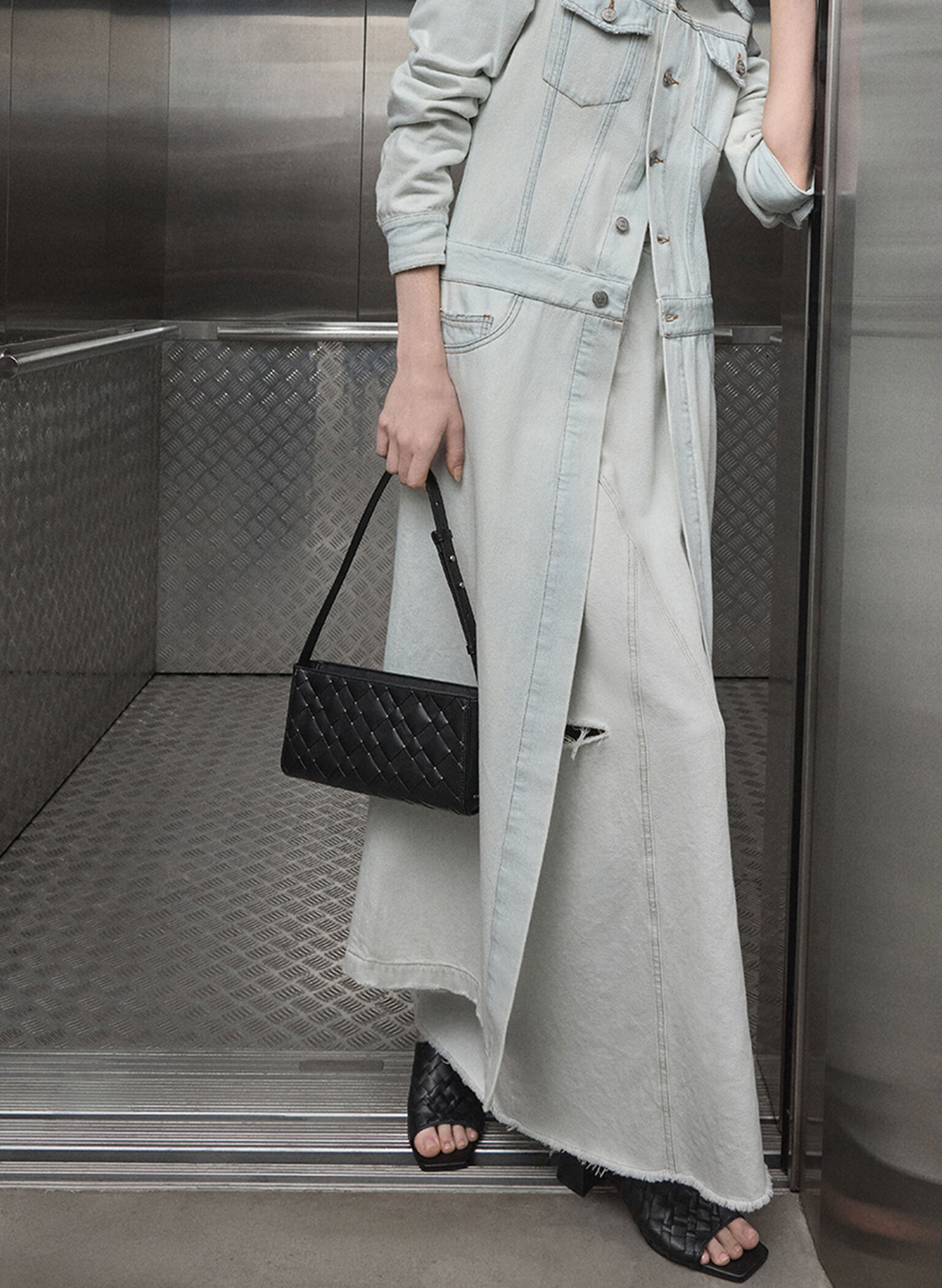 Ivette Woven Elongated Shoulder Bag, Noir, hi-res