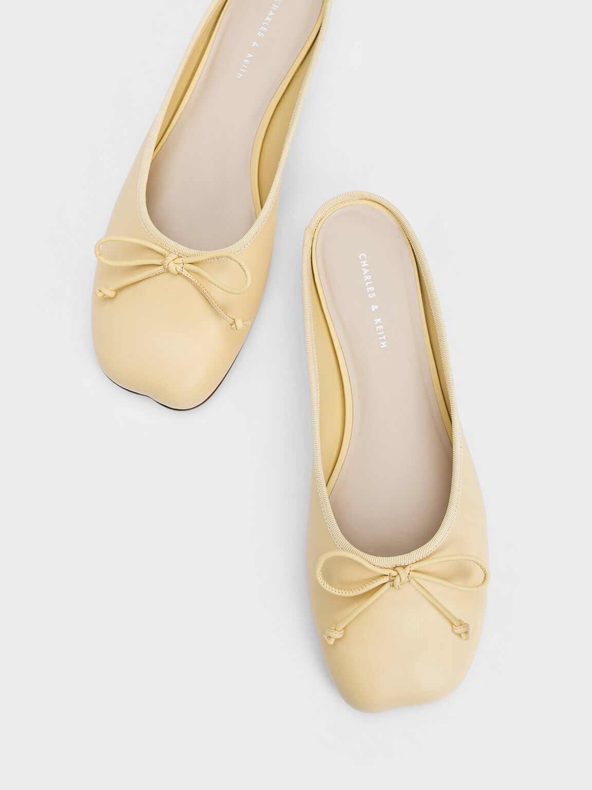 Yellow gold flats sales