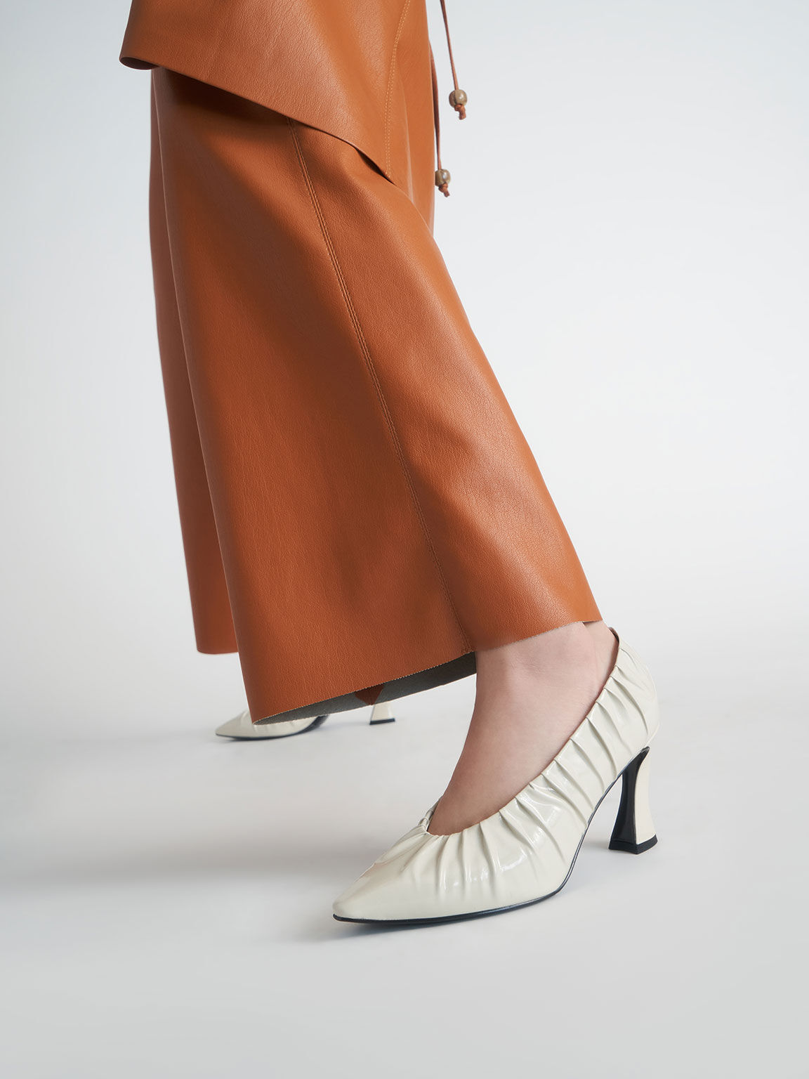 deep v cut pumps