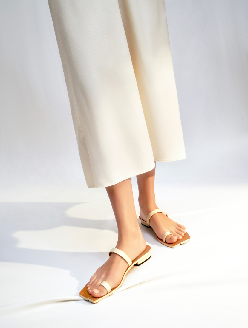 Women’s toe ring flat sandals in chalk (close up) - CHARLES & KEITH