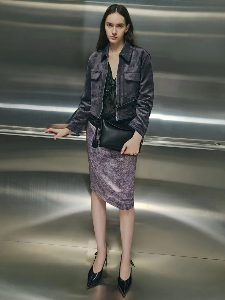 Black leather slingback pumps with bow details are perfectly suited to smart-casual dress codes.