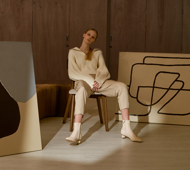 Women’s leather sculptural heel ankle boots in chalk – CHARLES & KEITH