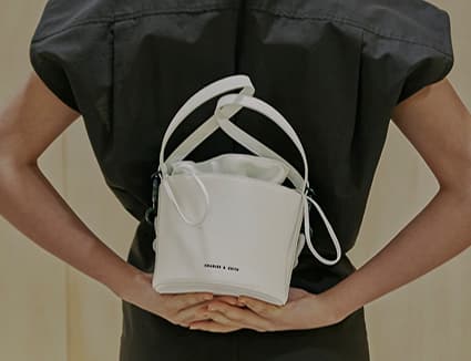 Women’s double chain-link bucket bag in white – CHARLES & KEITH