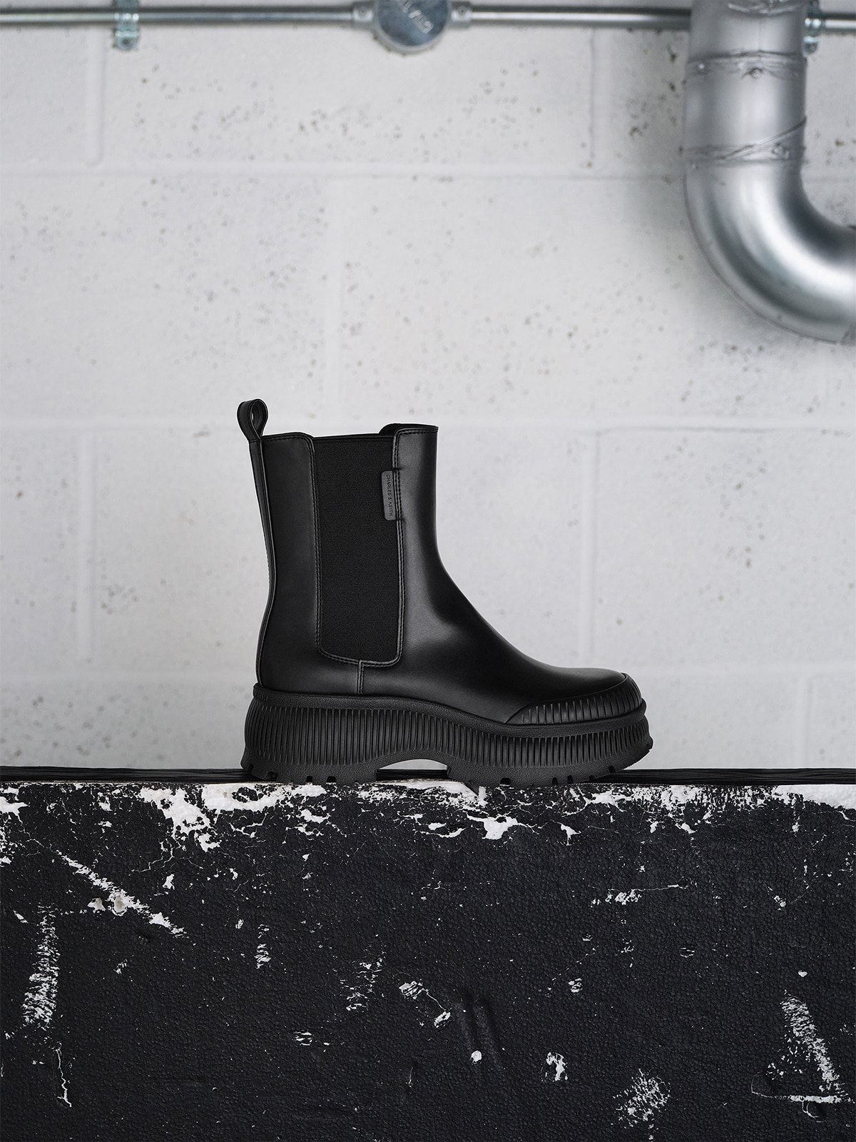 Darra Ridged-Sole Chelsea Boots - Black - CHARLES & KEITH
Chinese
Bottes Chelsea à semelle crantée Darra - Noire - CHARLES & KEITH