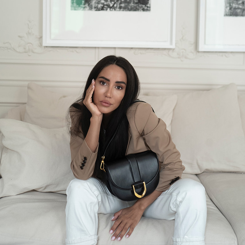 Tamara Kalinic with our Gabine saddle bag in black – CHARLES & KEITH