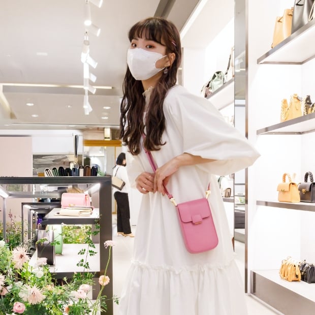 - CHARLES & KEITH