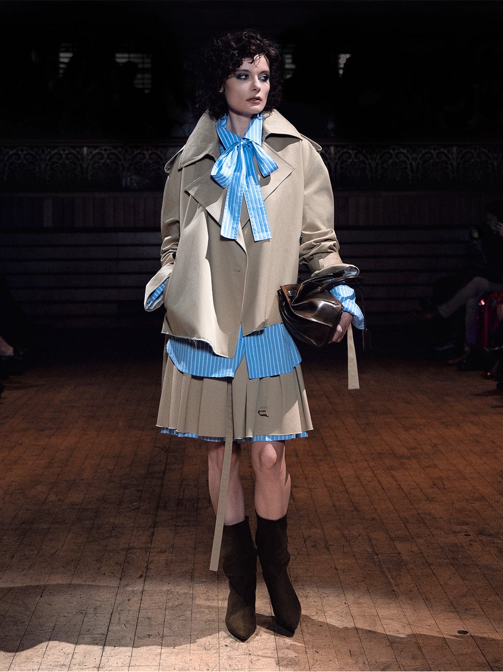 Women’s ruched kitten-heel calf boots and large Ginevra tote bag, as seen on the Yuhan Ao SS27 runway - CHARLES & KEITH