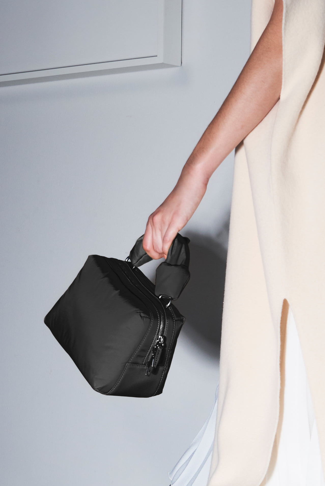 Women’s knotted boxy bag in sand (close up) - CHARLES & KEITH