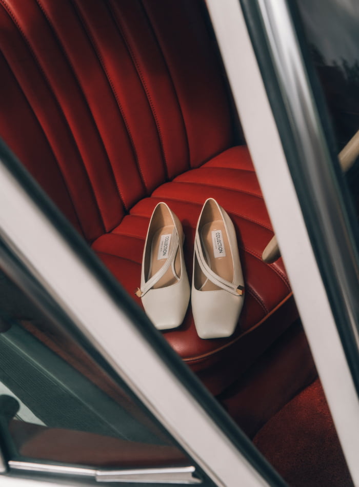 Women’s leather asymmetric strap ballerina flats in chalk – CHARLES & KEITH