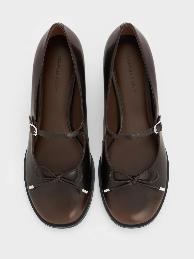 Classic round-toe heels feature a soft and universally flattering silhouette that’ll match any outfit.