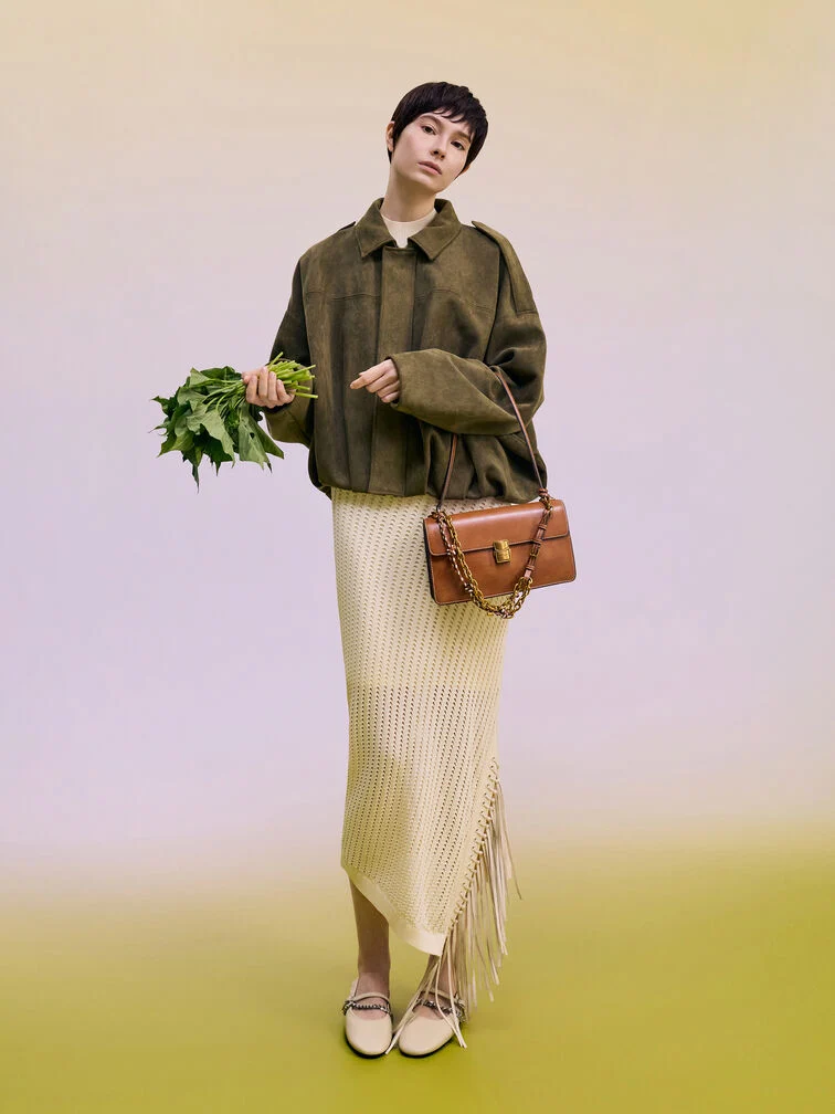 Fringed clothing looks best with neutral-hued, structured bags and shoes.