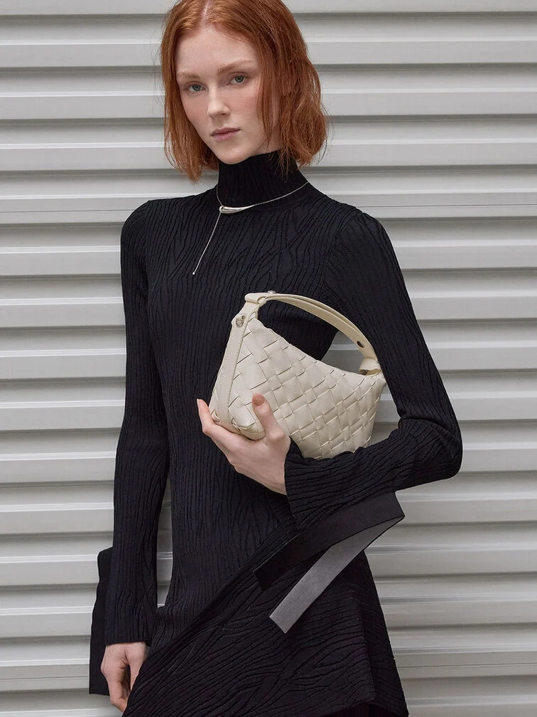 A light woven bag will work for lunchtime receptions.