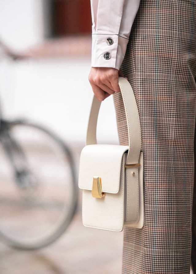 Women’s elongated front flap bag in chalk – CHARLES & KEITH
