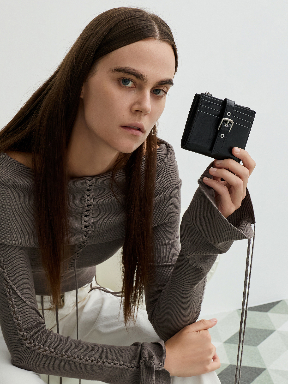 Noir Blaise Grommet-Belt Top-Zip Small Wallet - CHARLES & KEITH