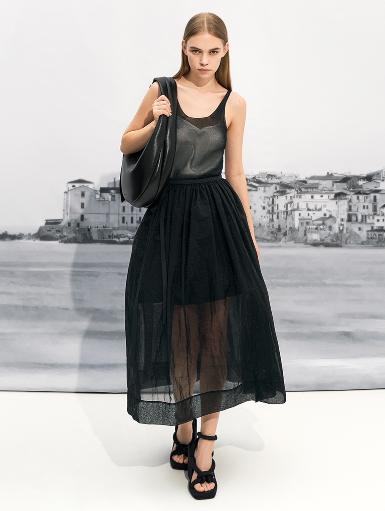 Women’s Toni knotted curved hobo bag in noir – CHARLES & KEITH