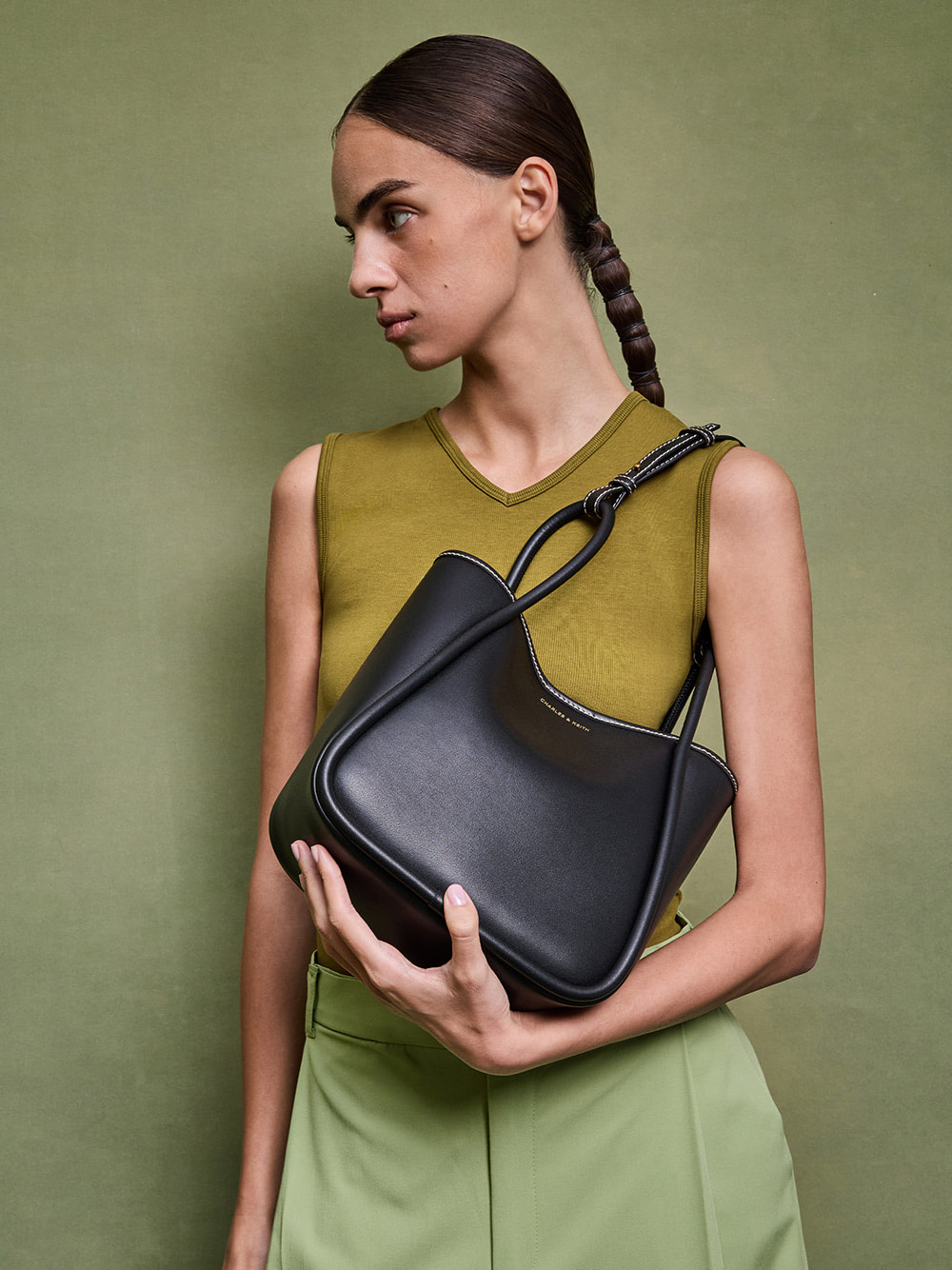 Mini Lyla Tubular Tote Bag in black - CHARLES & KEITH