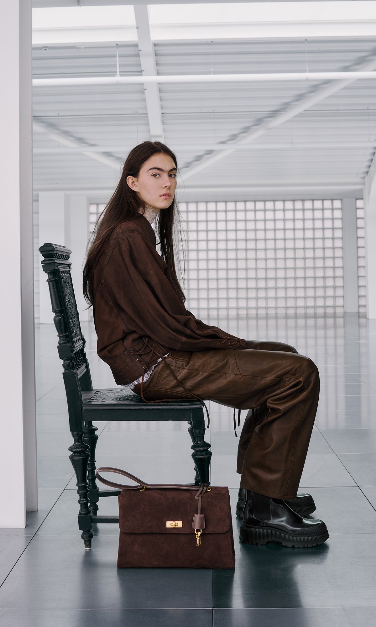 Kerry Recycled Suede Top Handle Satchel Bag - Espresso Brown - CHARLES & KEITH
Khai Recycled Suede Ruched-Flap Side-Pocket Top Handle Bag - Espresso Brown - CHARLES & KEITH