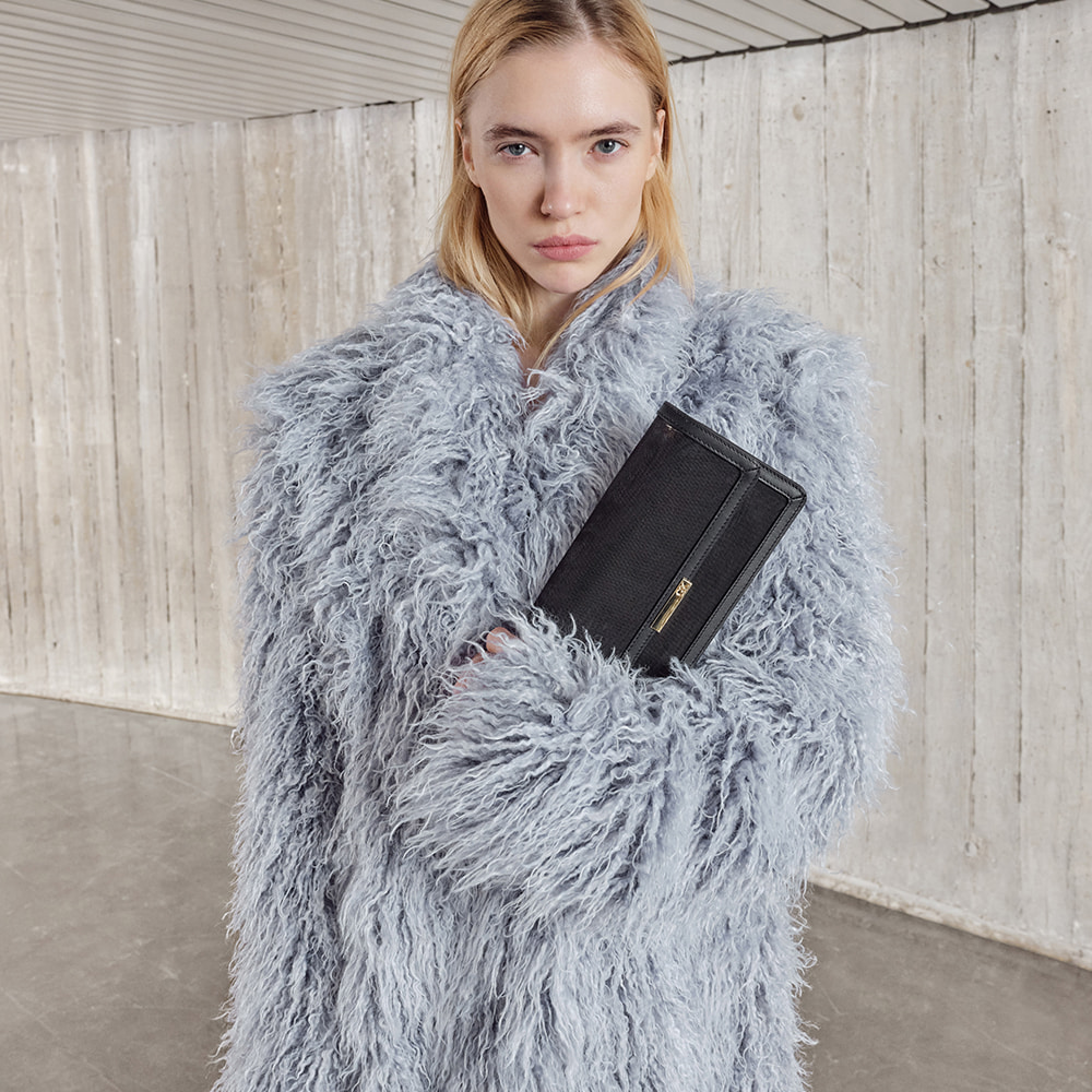 Linitial - CHARLES & KEITH